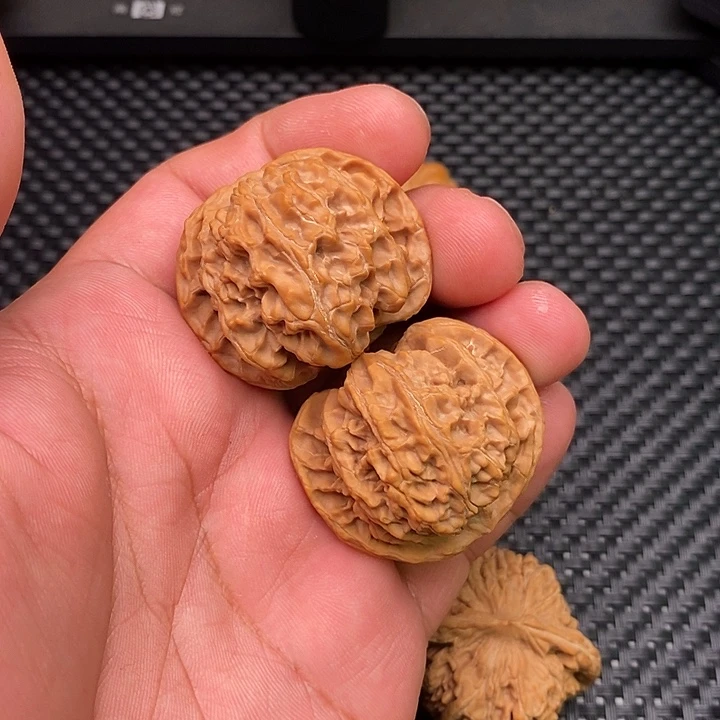 昵***置文玩核桃把件全品苹果园40