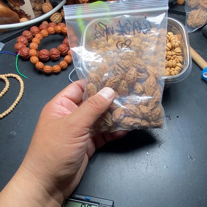 文玩核桃吊坠眼****F野生精品小核桃散籽