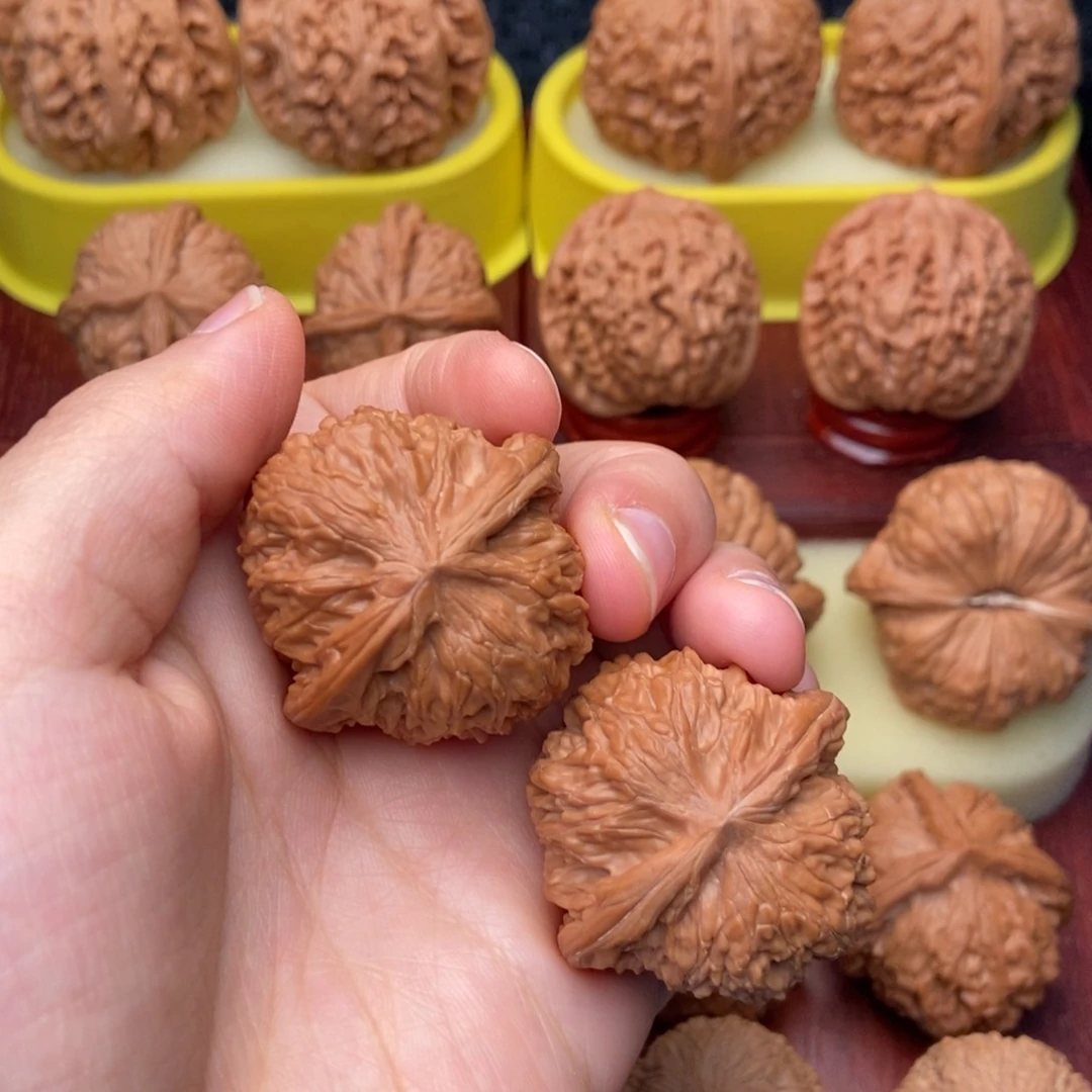 文玩核桃把件38原桩老树红皮山地磨