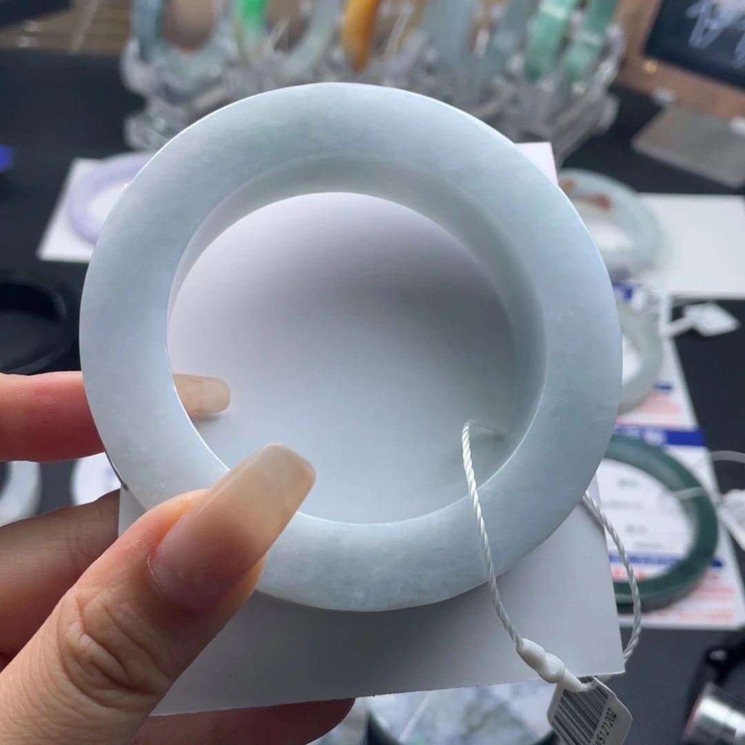 定制翡翠未镶嵌翡翠手镯基地质检发货