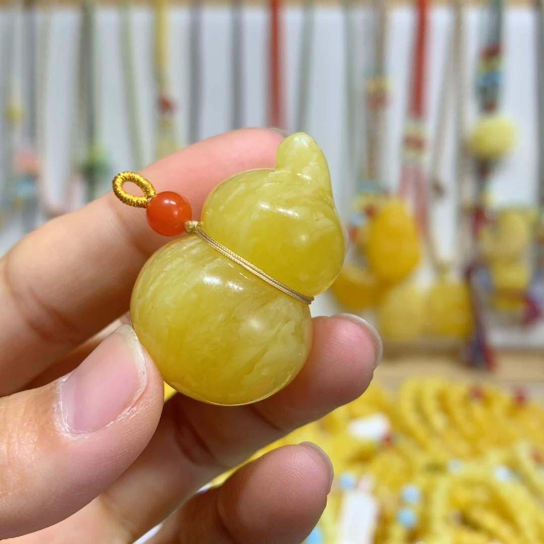 未镶嵌颈饰蜜蜡吊坠