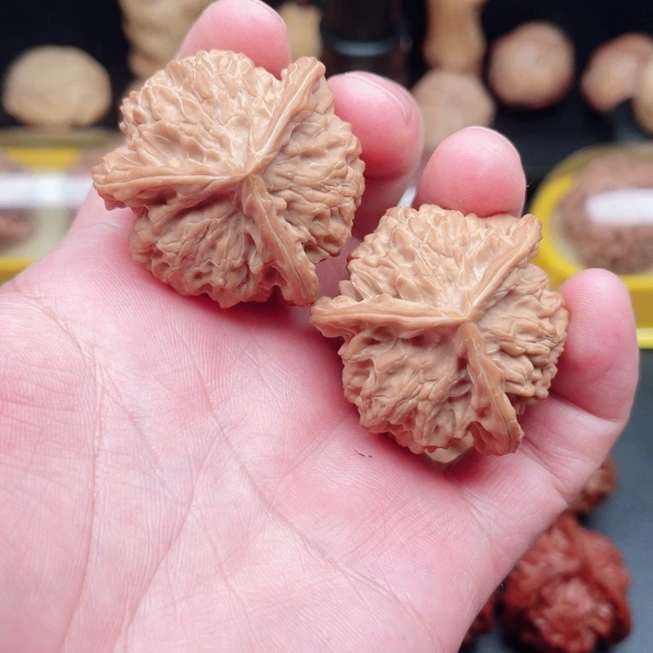 文玩核桃把件盘山三棱40×40×39