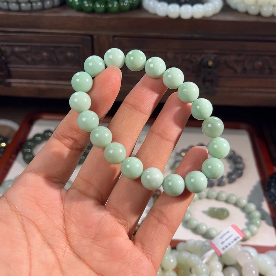 爱***熊和田玉未镶嵌手链