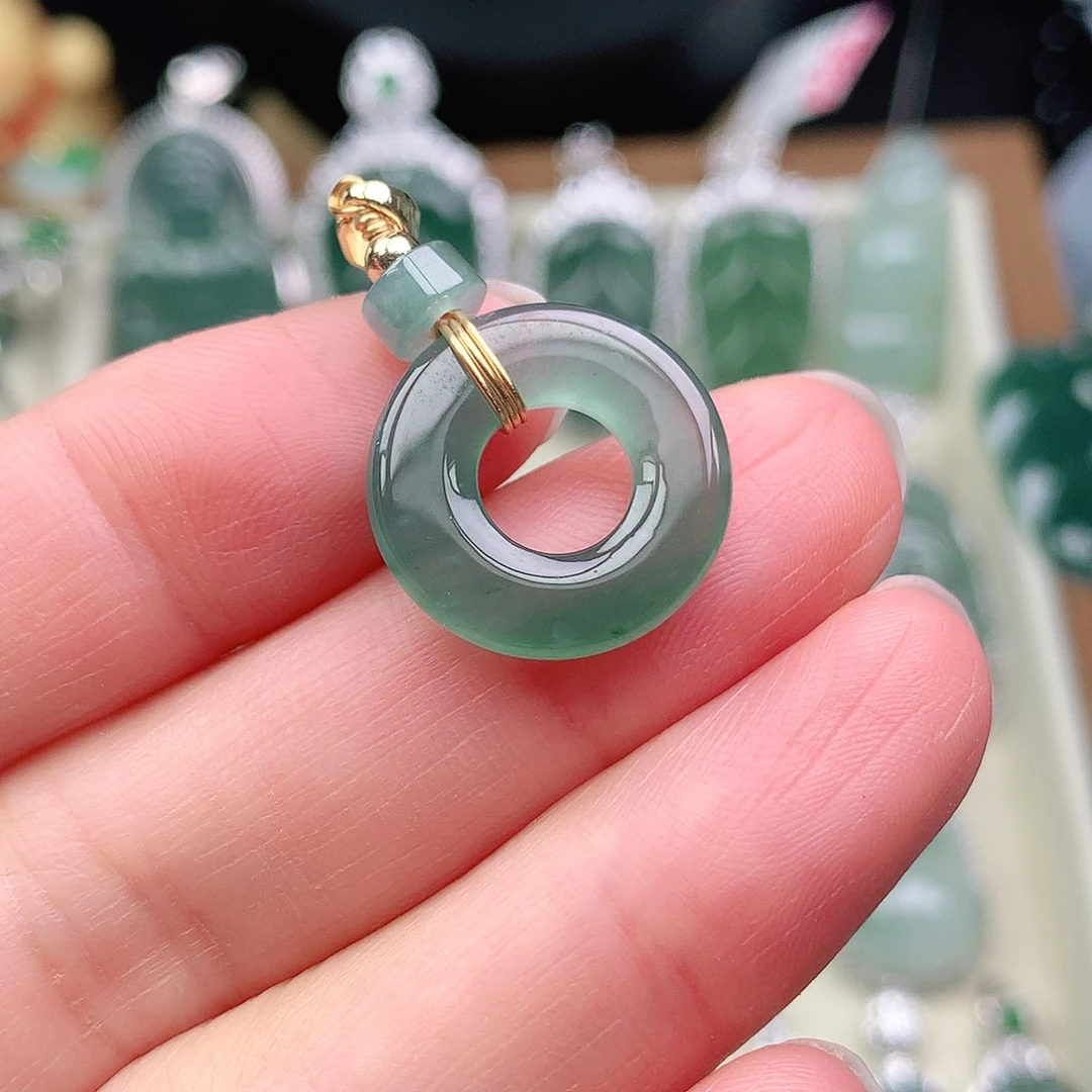 翡翠未镶嵌颈饰吊坠