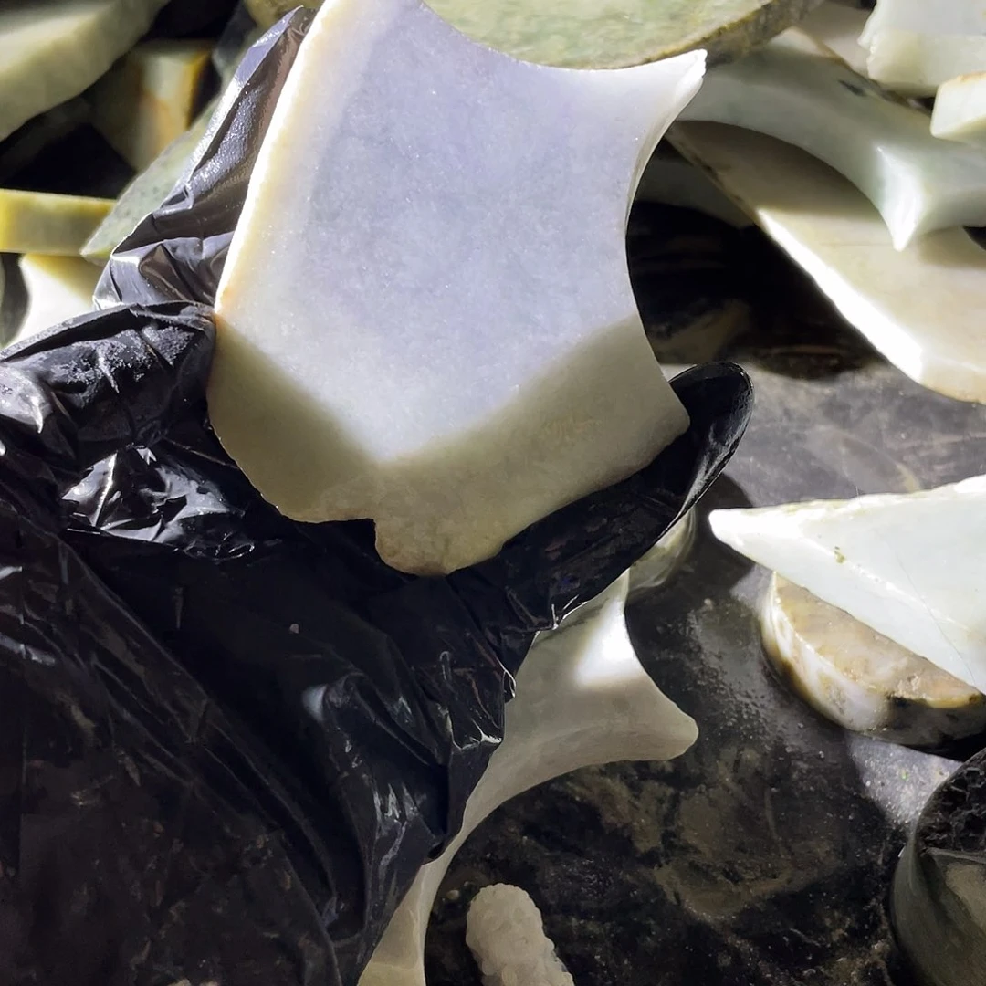 翡翠挂件未镶嵌定制翡翠毛料片料