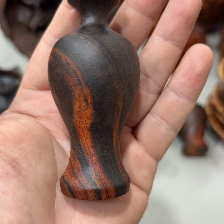 三***t木老挝大红酸枝木 花瓶 手把件