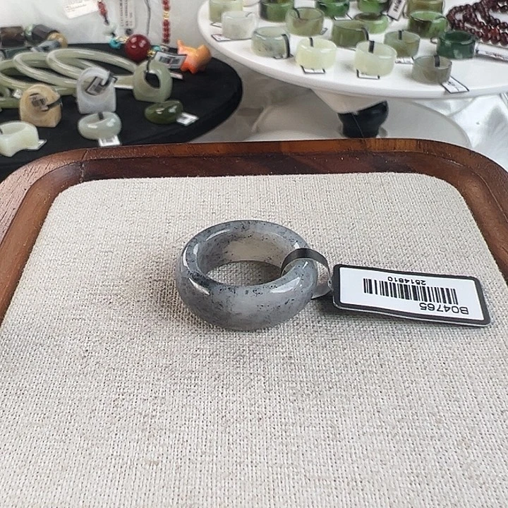 和田玉未镶嵌戒指w53飘墨轮胎16.4不退换