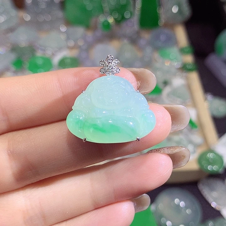 翡翠18K金镶嵌颈饰佛