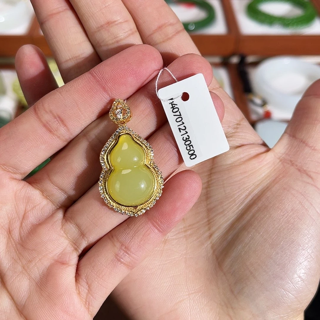 小****和田玉银S925镶嵌颈饰