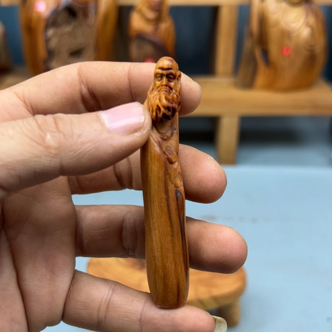 玮***梅木崖柏木摆件手把件