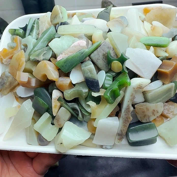 丫***呀和田玉（糖玉）未镶嵌颈饰