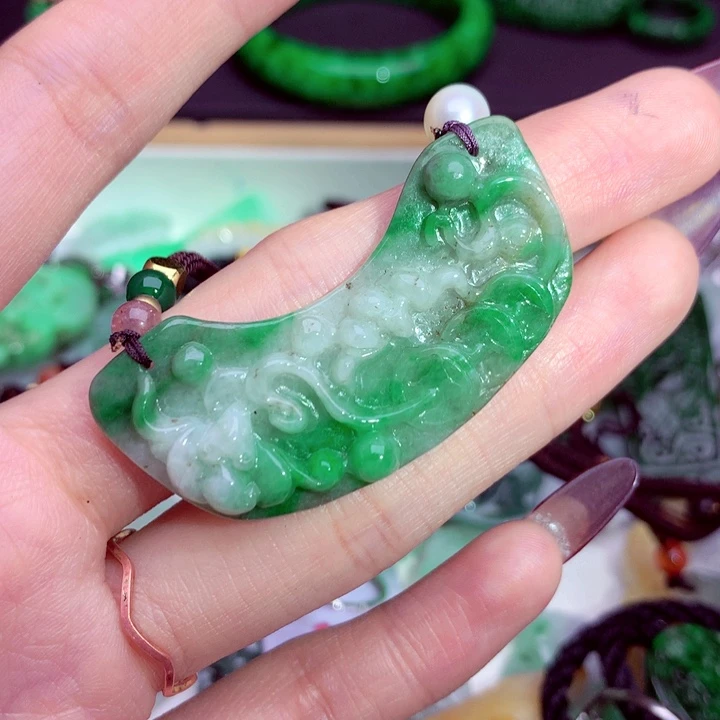 翡翠未镶嵌吊坠(不含链)