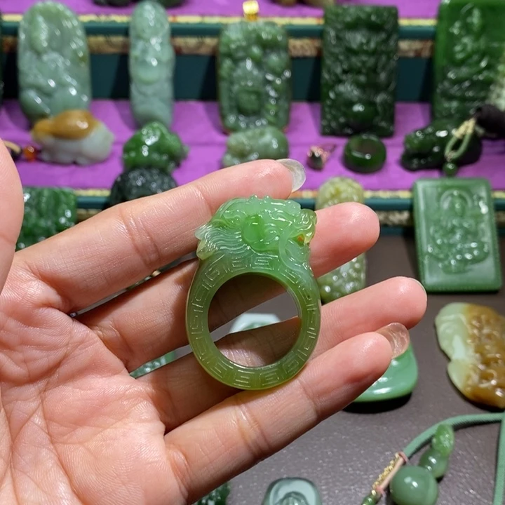 未镶嵌和田玉挂件