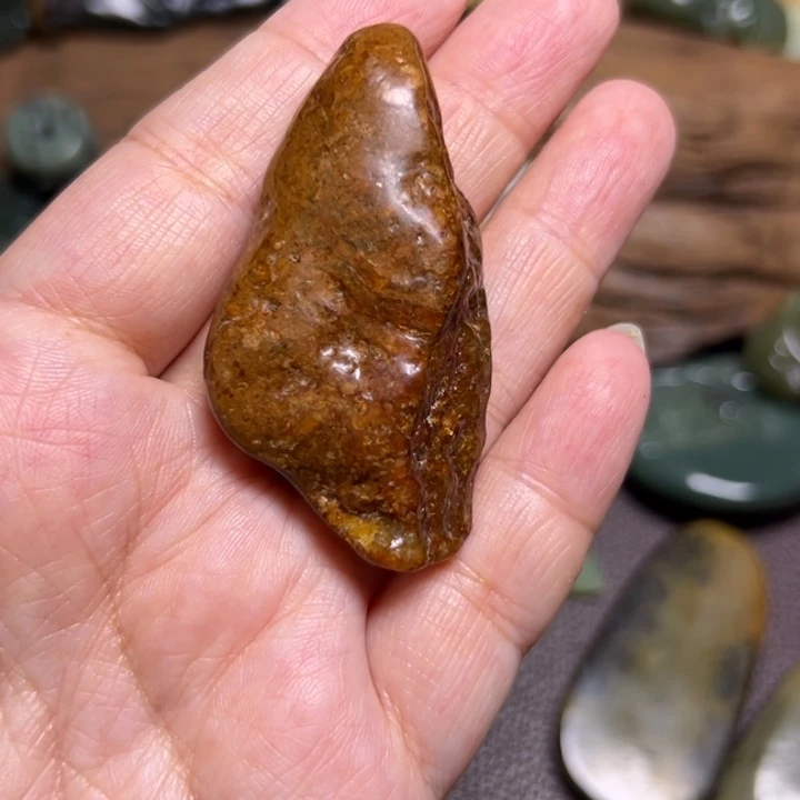 椰***蓉岫岩河磨玉（透闪石质玉）未镶嵌颈饰
