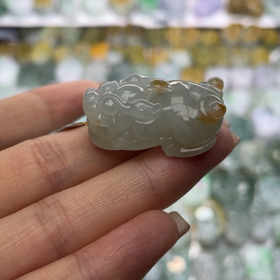 翡翠未镶嵌颈饰貔貅