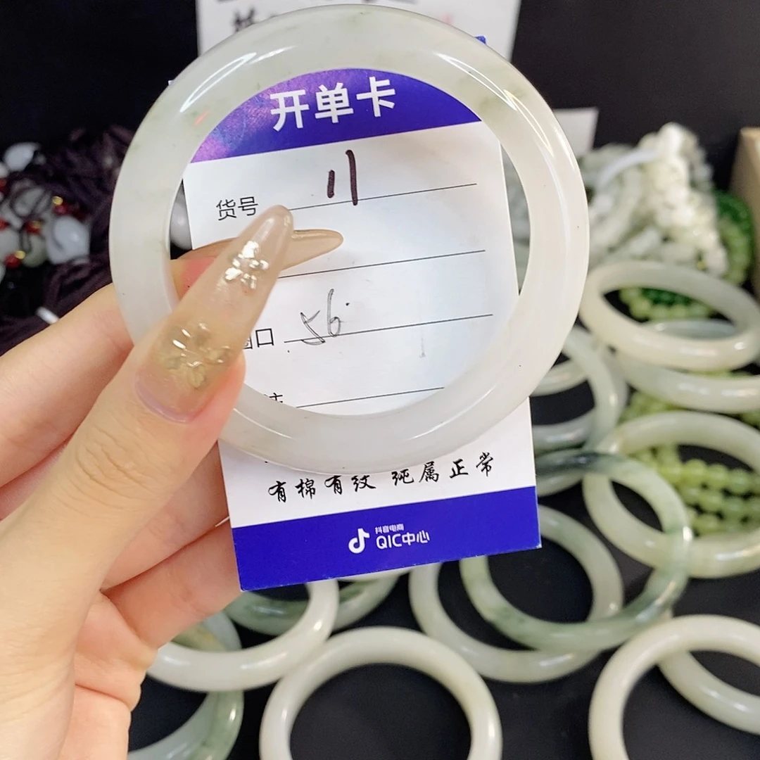 未镶嵌手镯石英质玉