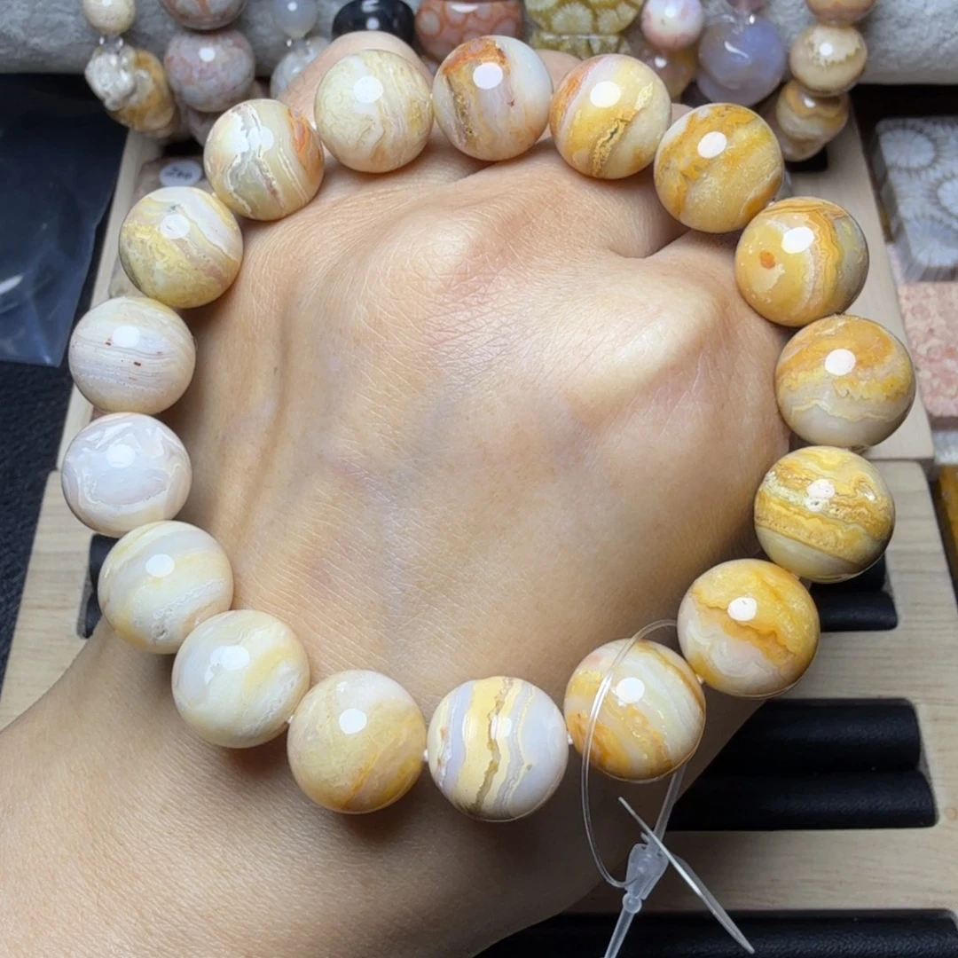 石英质玉未镶嵌收个打孔费。12.5咪17颗千层，有瑕特价，不退