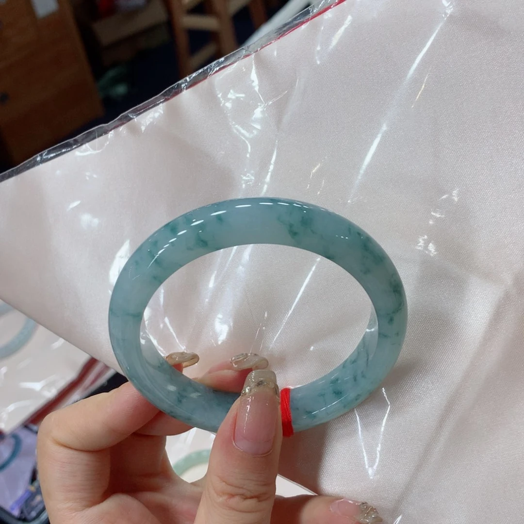 翡翠手镯未镶嵌做****鑫买断