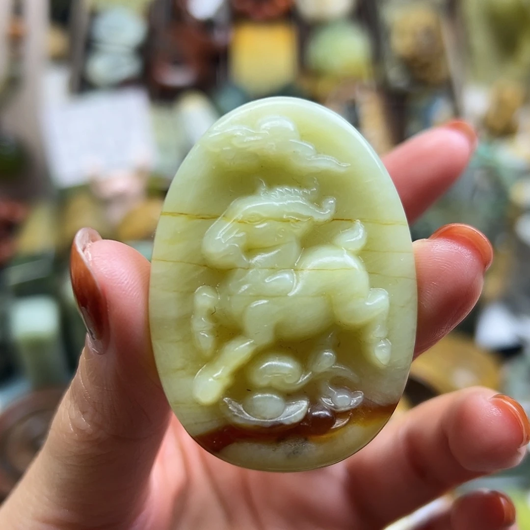 岫玉未镶嵌颈饰玉石王小羊