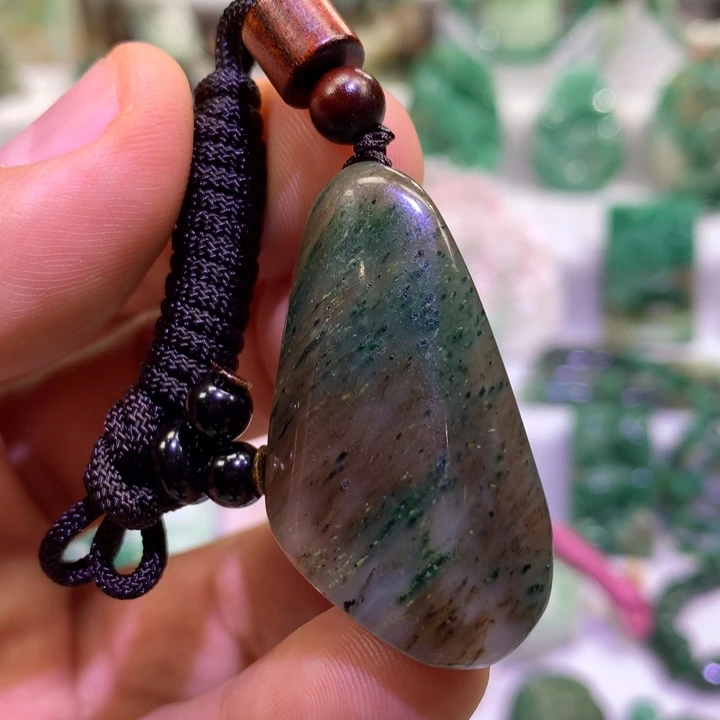 独山玉未镶嵌颈饰