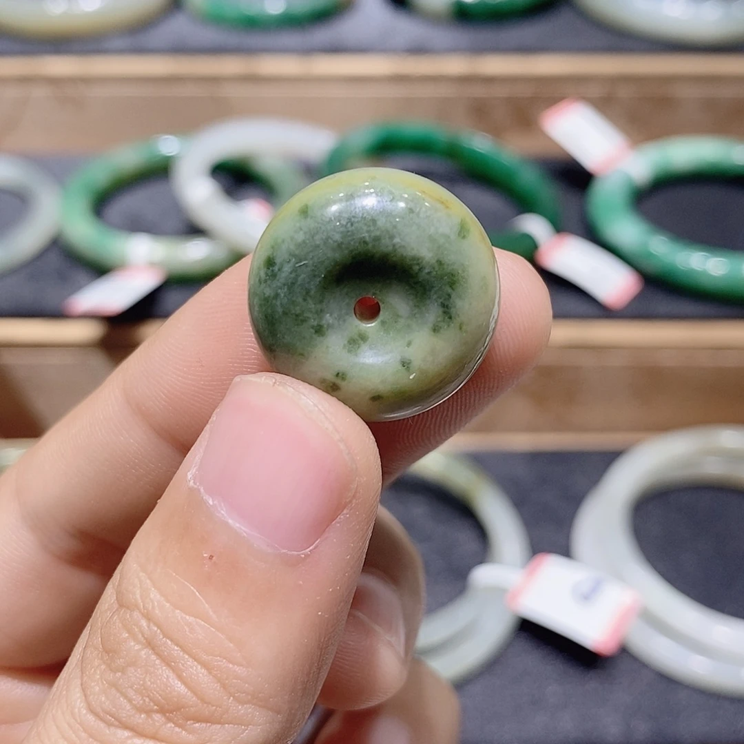 独山玉未镶嵌手镯