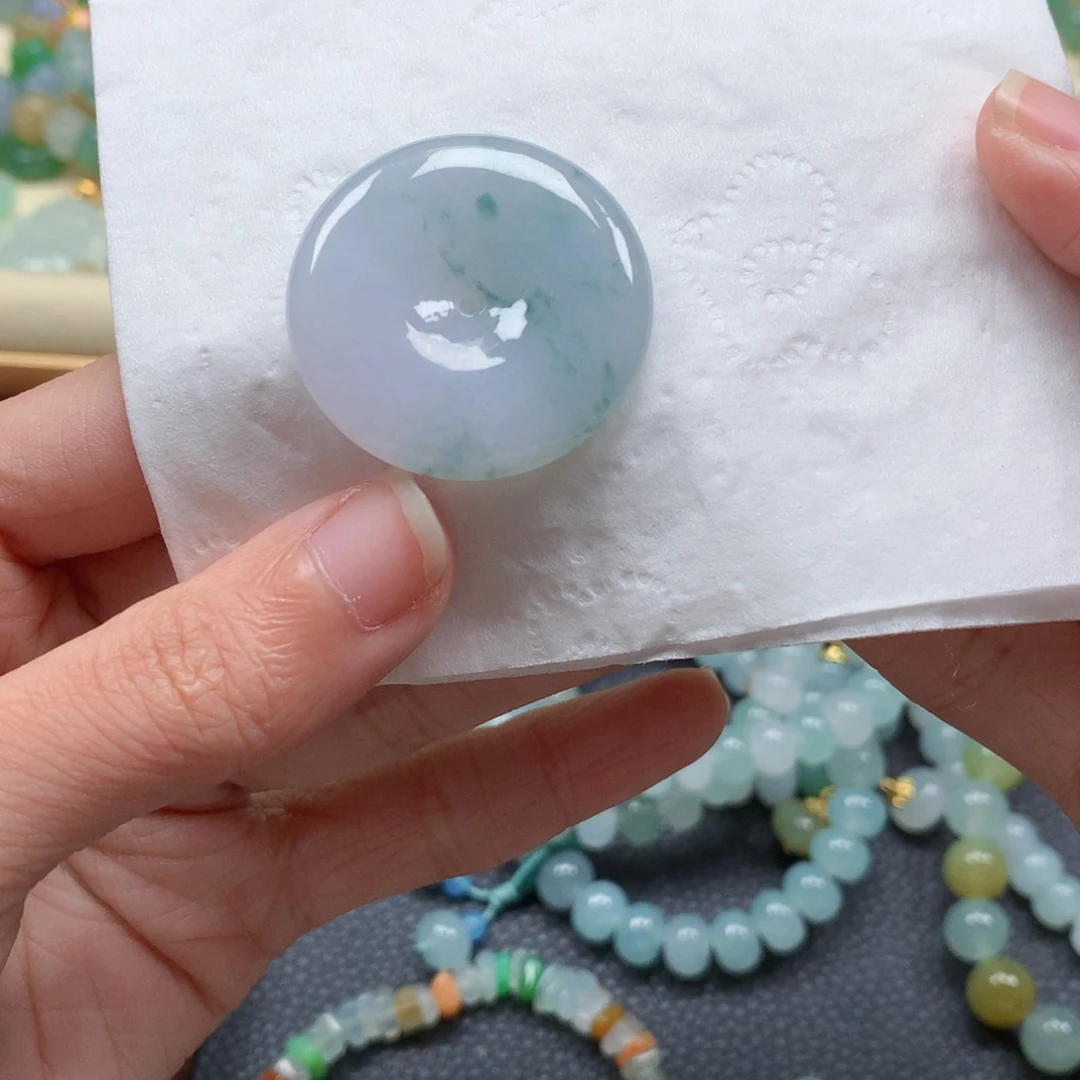 翡翠未镶嵌颈饰是