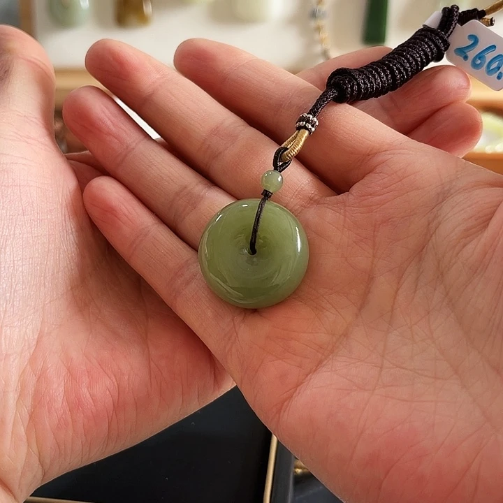 懿***云和田玉未镶嵌颈饰