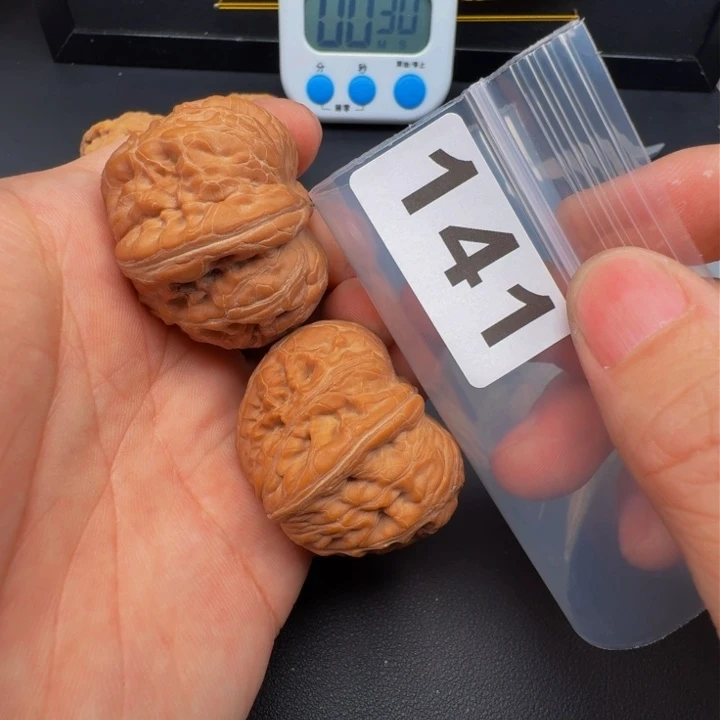 文玩核桃把件老*呢元宝42