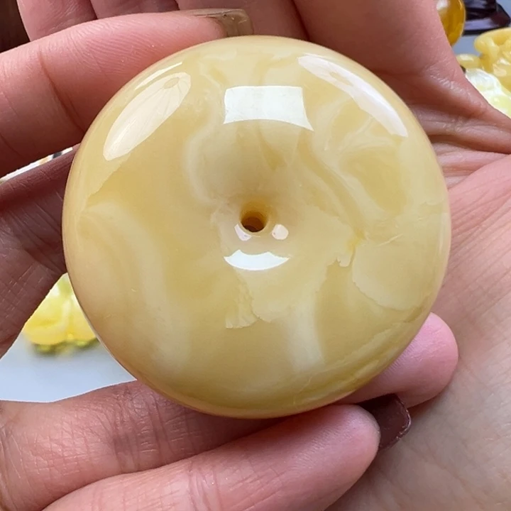 蜜蜡未镶嵌珠宝奇石