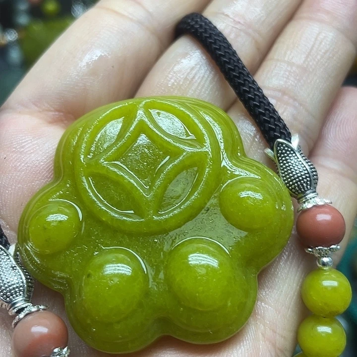 未镶嵌蛇纹石玉颈饰