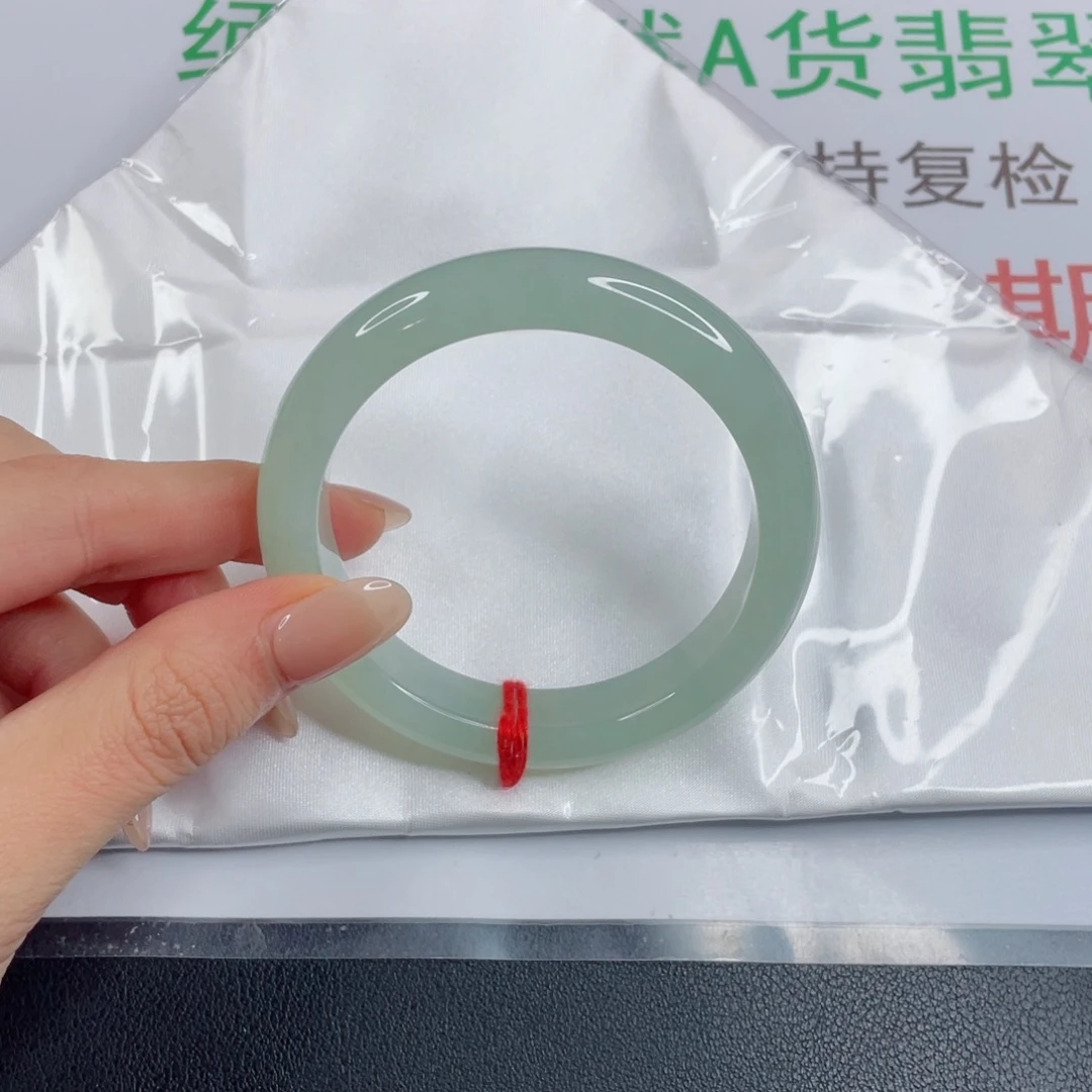 懒***妞翡翠未镶嵌手镯冰绿