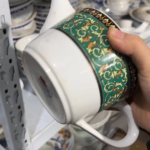 陶瓷茶壶一个陶瓷