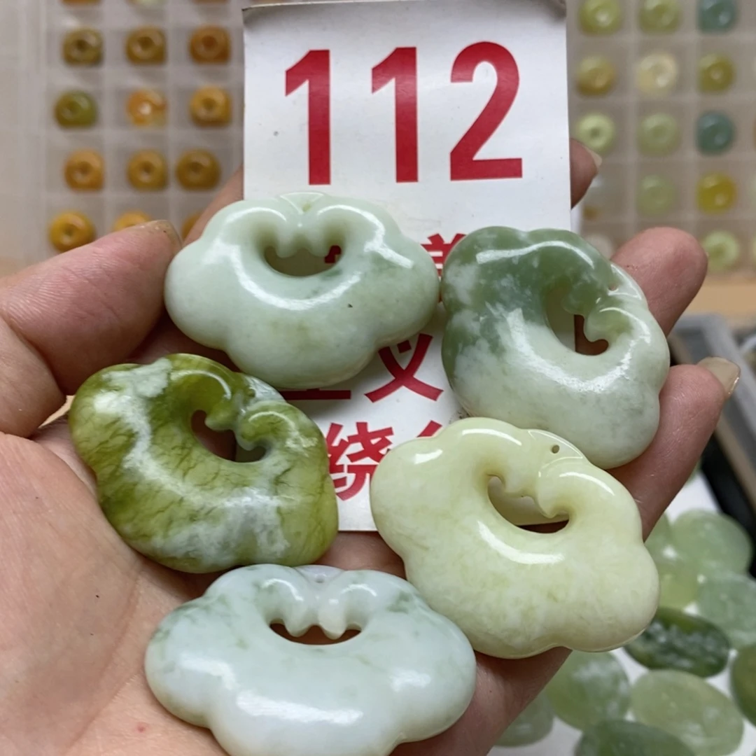 透闪石-蛇纹石玉未镶嵌挂坠