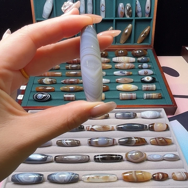 鹤***山玛瑙/玉髓未镶嵌颈饰