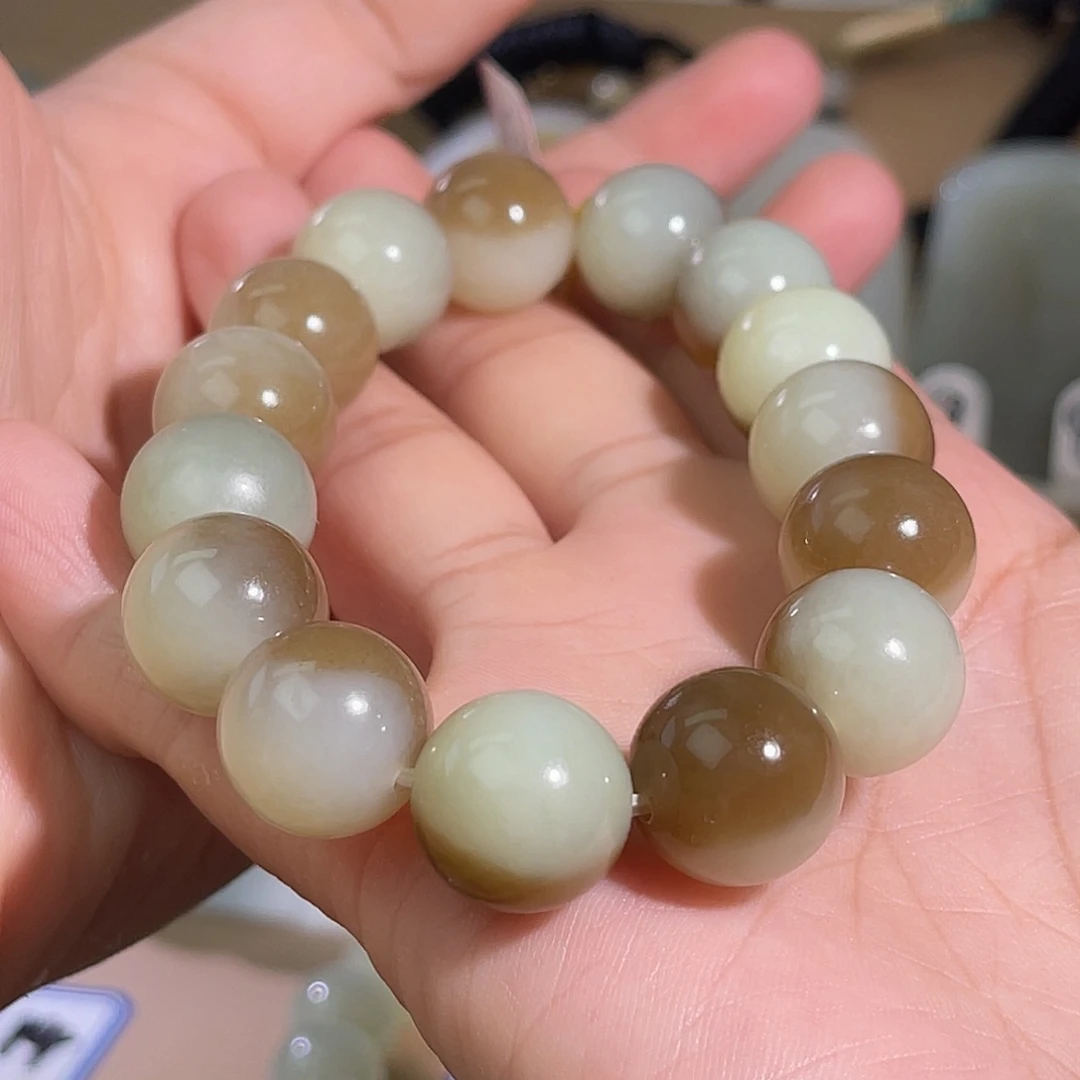一***金未镶嵌手串和田玉