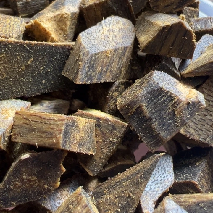 沉香碎屑沉香高油蓝宝石米粒100克