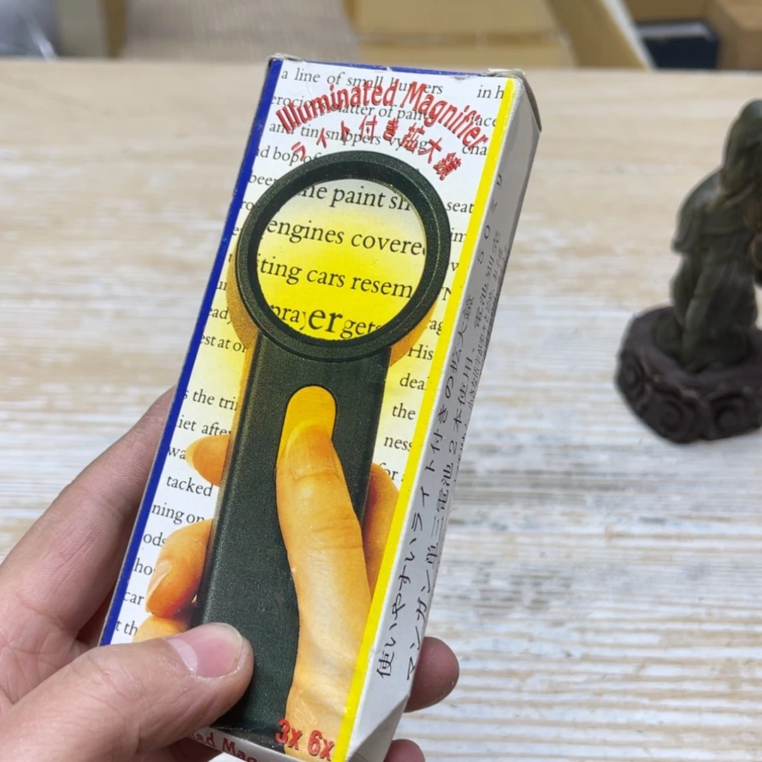 瓷片恩*密密麻麻地排列着一个