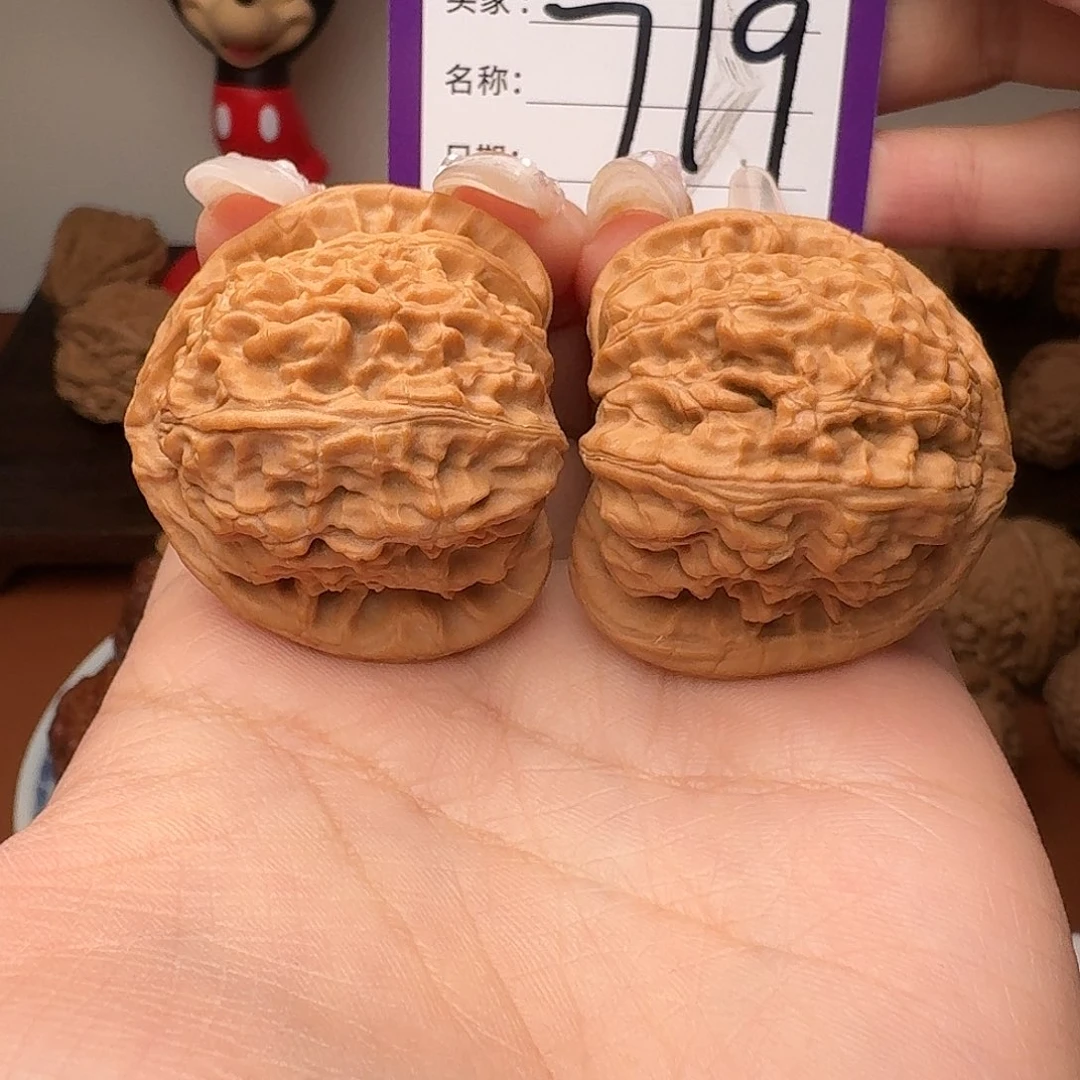 文玩核桃吊坠三角白40