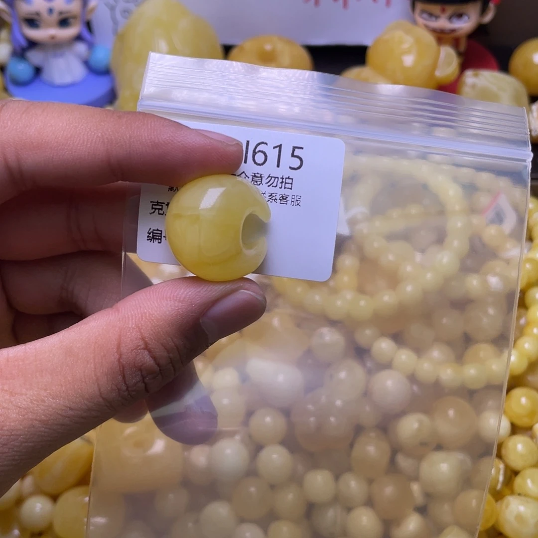 蜜蜡未镶嵌珠宝奇石