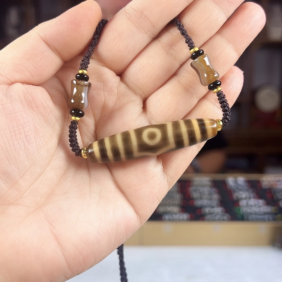 玛瑙/玉髓合金颈饰～张魁