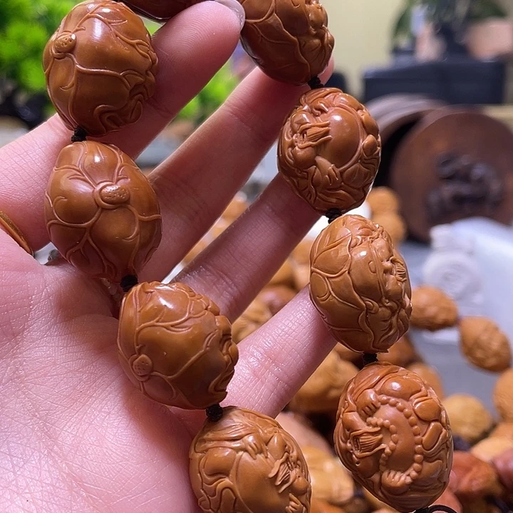 劳****吊坠橄榄核橄榄核雕