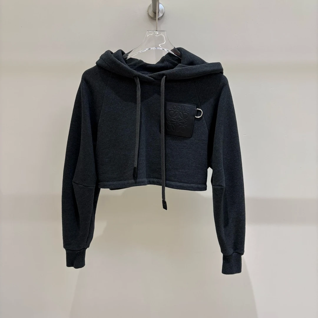 全新未使用 LOEWE/罗意威 S级 LO1061 长袖帽衫 XS码