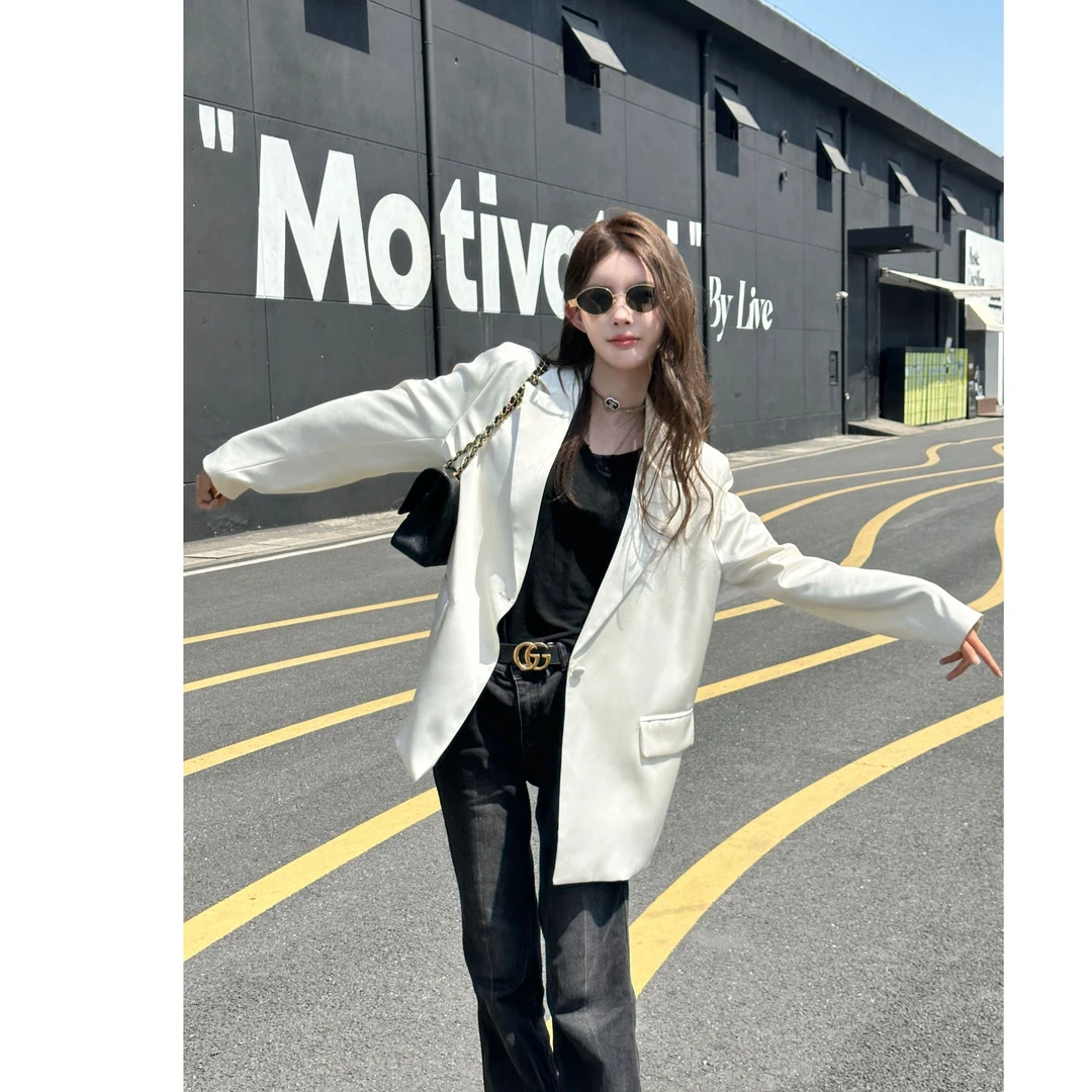 高级感亮面象牙白西装外套女2025初夏新款宽松气质百搭设计感小众