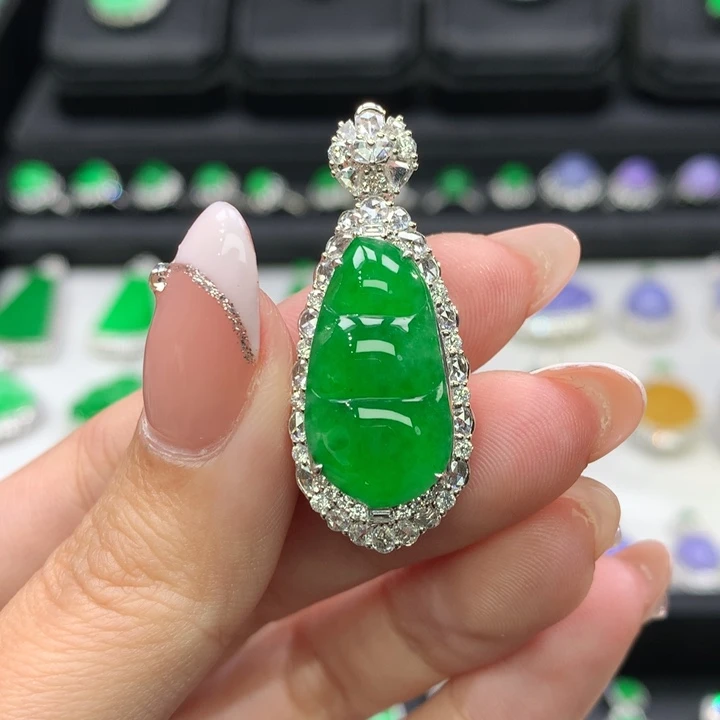 翡翠吊坠(不含链)18K金镶嵌