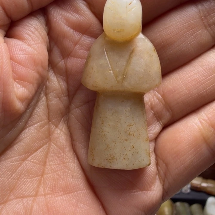 天****和田玉（糖玉）未镶嵌珠宝半成品