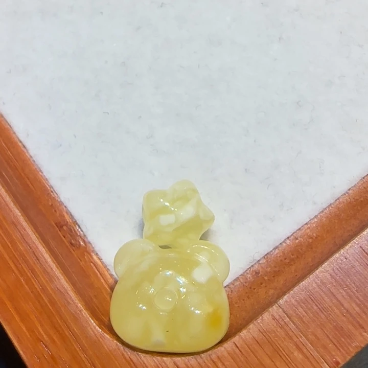 琥珀裸石未镶嵌谷*?