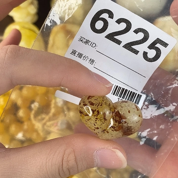蜜蜡未镶嵌珠宝奇石