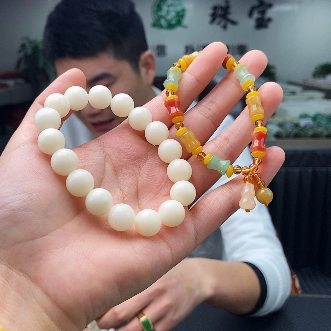 石英质玉未镶嵌颈饰（金丝玉）手串 颜色多样性发拍一发一