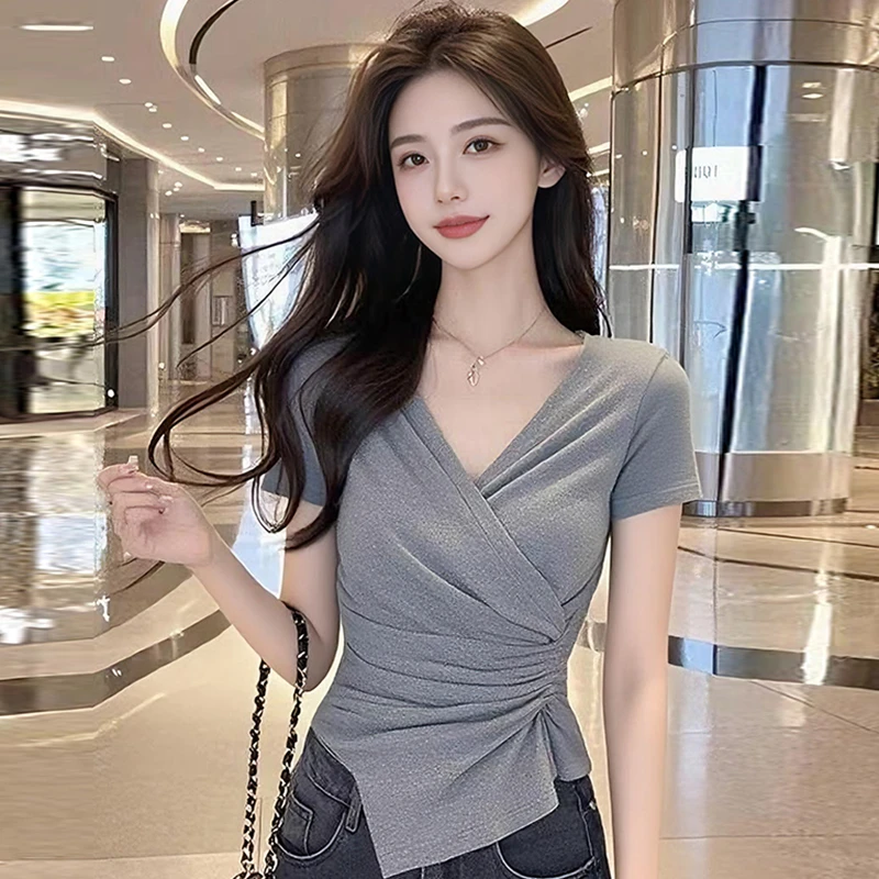 复古百搭不规则褶皱收腰短袖t恤女夏季女款设计感别致显瘦V领上衣