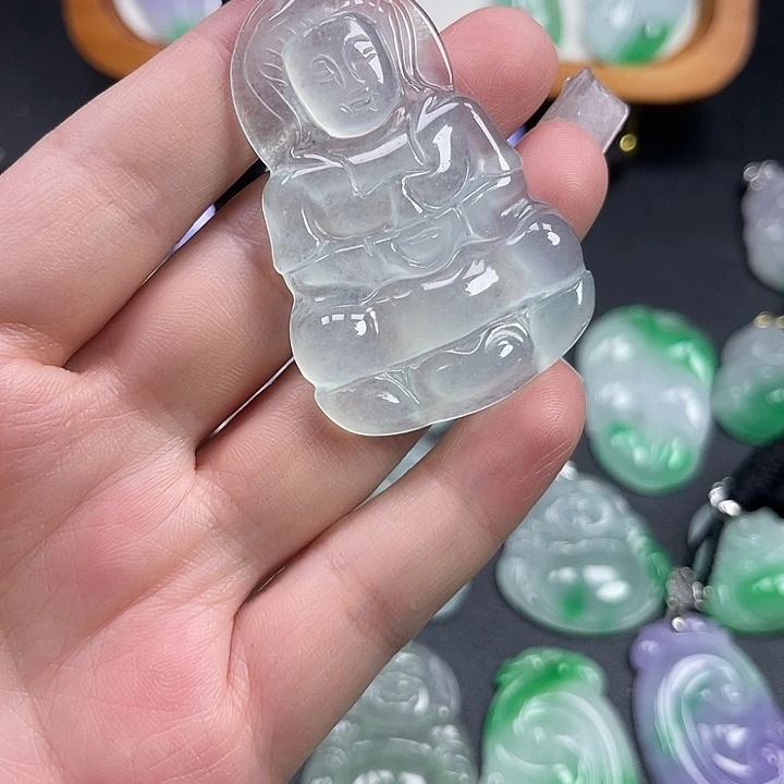 翡翠未镶嵌颈饰观音